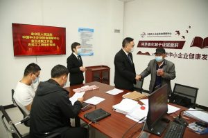 为群众办实事 | 行业调解齐发力 久拖工资现场付